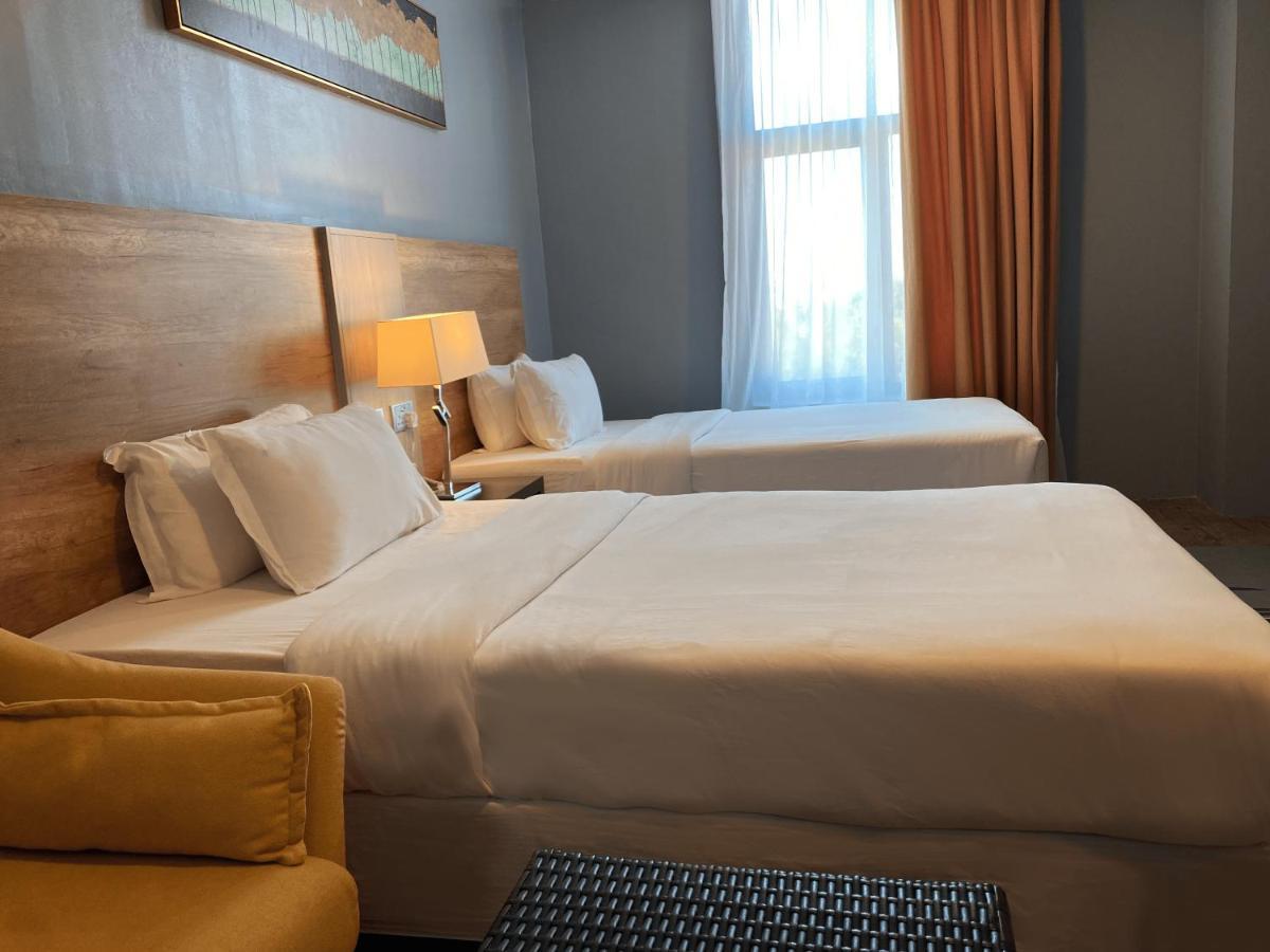 The Lanes Hotel Tutong Εξωτερικό φωτογραφία